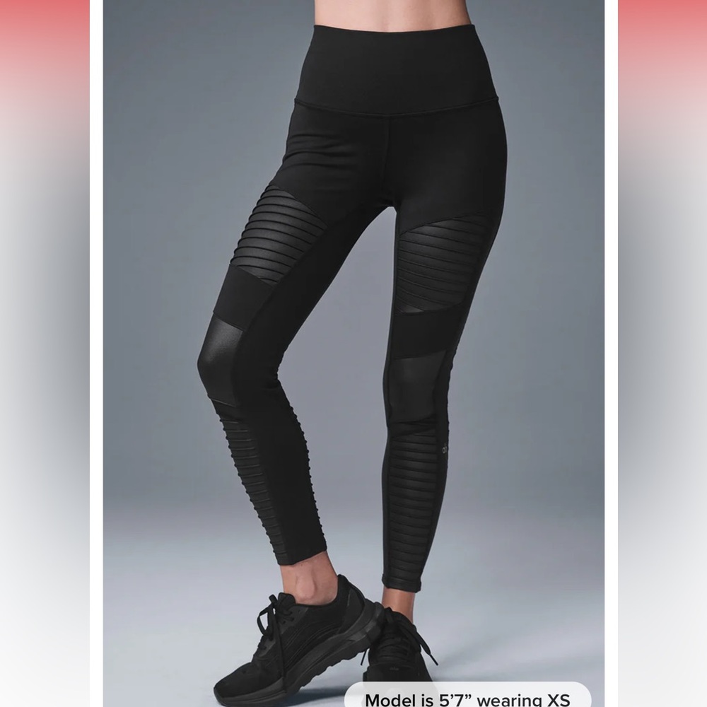 Alo high waisted moto legging in black sz S, so cute!